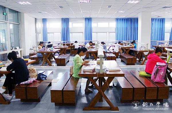 2、beat365亚洲版官方网站图书馆自修室一角.JPG