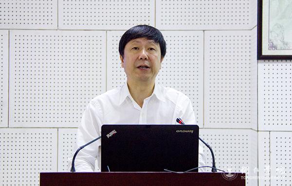 4贵州省社科联党组书记、副主席包御琨在开幕式上讲话.jpg