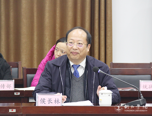 4beat365官网校长侯长林主持汇报会.jpg