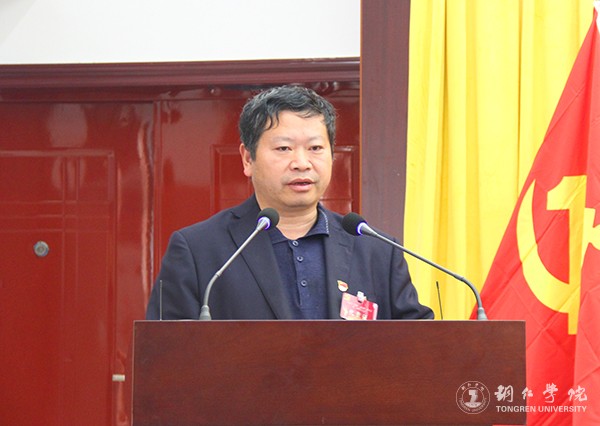 3校党委委员、副校长王嘉福代表学校党委作讲话.jpg