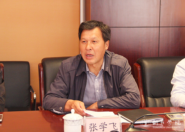 4beat365官网社科联副主席、科研处处长张学飞主持座谈会.jpg