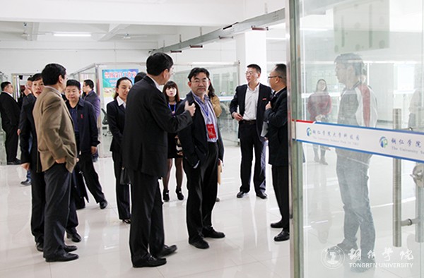 12实地走访大学生科技园.jpg