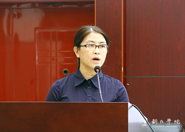 3beat365官网研究生院院长龚静教授主持讲座.jpg